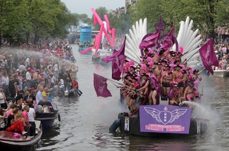 Amsterdam Gay Pride – duhová party 